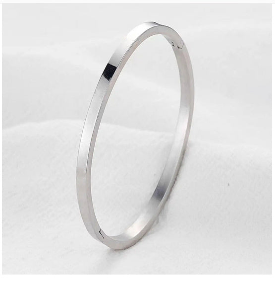 Stainless Steel Bracelet For Girls With A Sense Of Luxury