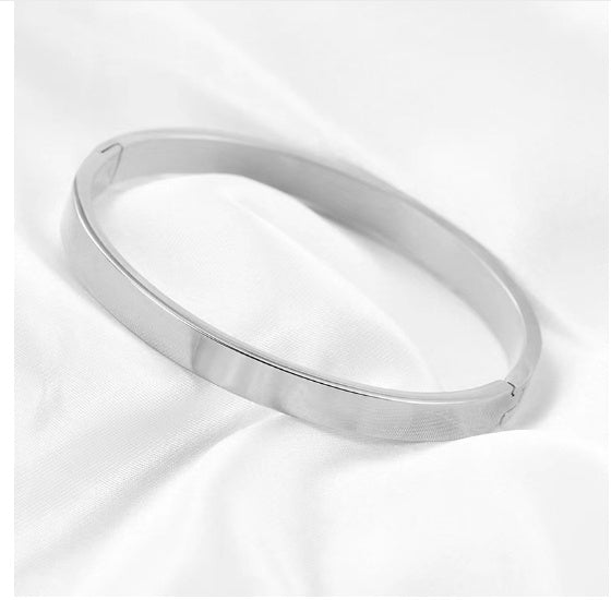 Stainless Steel Bracelet For Girls With A Sense Of Luxury